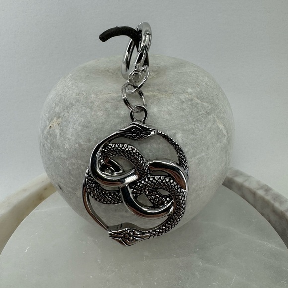 2/$15 Neverending Story Auryn Medallion Keychain - Picture 1 of 7